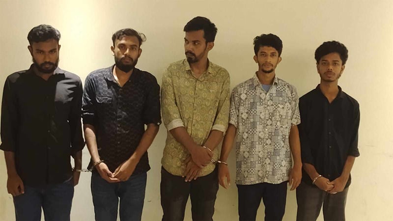 চাঁদাবাজির অভিযোগে ছাত্র রাজনীতিতে বড় ধাক্কা: পাঁচ নেতা গ্রেপ্তার ও বহিষ্কার চাঁদাবাজির অভিযোগে ছাত্র রাজনীতিতে বড় ধাক্কা: পাঁচ নেতা গ্রেপ্তার ও বহিষ্কার