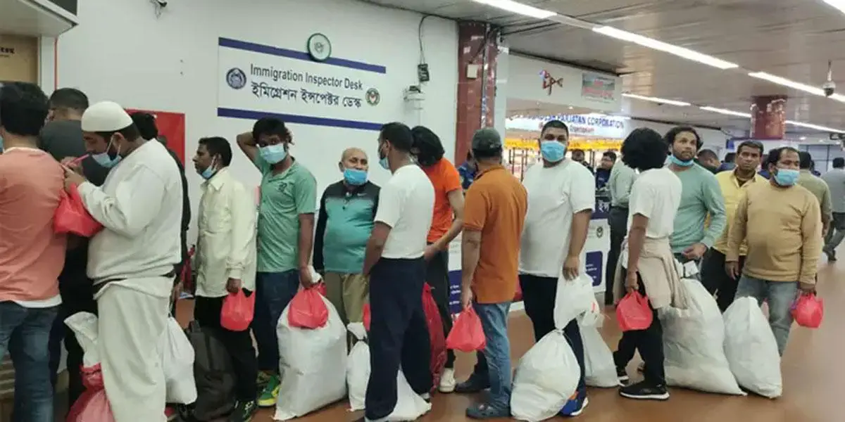 যুক্তরাষ্ট্র থেকে ৬১ বাংলাদেশিকে ফেরত পাঠানো হয়েছে যুক্তরাষ্ট্র থেকে ৬১ বাংলাদেশিকে ফেরত পাঠানো হয়েছে