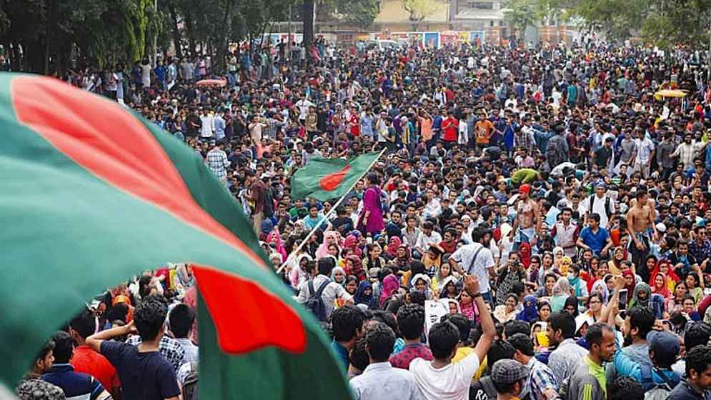 জুলাইয়ের আগুনঝরা দিন: এক বছর পরও ন্যায়বিচারের প্রতীক্ষায় শহীদ পরিবারগুলো জুলাইয়ের আগুনঝরা দিন: এক বছর পরও ন্যায়বিচারের প্রতীক্ষায় শহীদ পরিবারগুলো